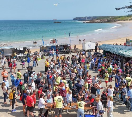 Le grand rendez-vous inclusif breton est de retour ! Coallia vous donne rendez-vous les 5 et 6 juin 2026 pour la 7e édition de Surf pour tous, sur la plage de l’Anse du Croc à Fréhel (22).