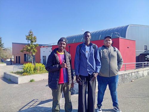 Aujourd’hui, 3 résidents du CPH d’Auxerre se sont rendus au Forum emploi organisé par la Mission Locale et France Travail. Un moment riche en échange !