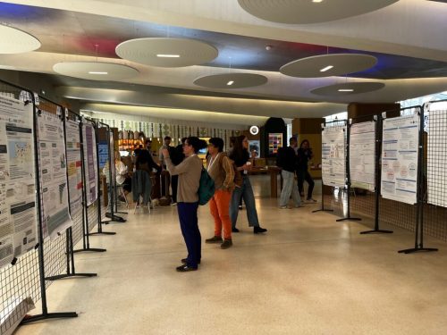 À l’occasion du colloque « Soutien social et psychotraumatisme » organisé par le Centre national de ressources et résilience (CN2R), l’Observatoire de la santé mentale des demandeurs d’asile, rattaché à la Direction des métiers, a présenté ses travaux sous la forme d’un poster scientifique.