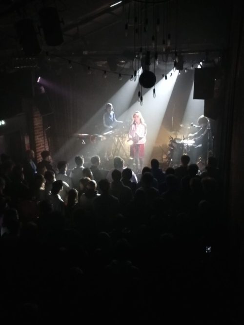 Des jeunes d’un SAMNA ont participé à un concert de rap dans une salle de spectacle locale. Ils ont pu assister aux balances et se projeter sur un numéro spécial d’un fanzine musical, avec un focus sur un festival prévu en juin prochain.