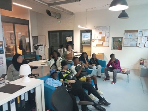 Des jeunes ont visionné les premières images du film documentaire « Destin(s) » en lien avec Le Safran. Ils ont pu donner leur avis sur ce premier montage portant sur des parcours de vie et préparer la présentation du film en juin.