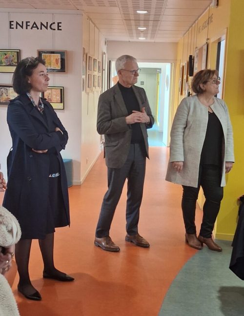 La Direction de territoire 22 et l’équipe de la MAS Les Chants d’Eole ont procédé à la remise du coffret « Jeu Vote » aux acteurs privés et publics du secteur de notre territoire, en présence de Monsieur Le Maire de Dinan, Didier LECHIEN. De nombreuses séances de jeu sont déjà programmées !