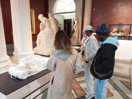 Des jeunes du SAMNA ont pu visiter le Musée de Picardie à l’occasion du lancement de l’exposition « L’Egypte se transforme ». Ils ont pu s’émerveiller avec des pièces inédites en provenance du Louvre, (re)découvrir les collections permanentes et déambuler dans ce lieu si magique !