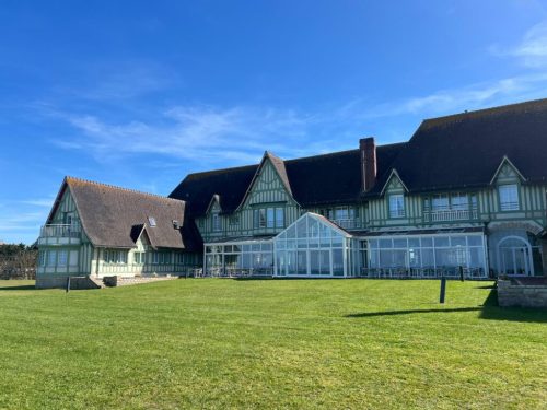 La plateforme de répit a organisé la semaine dernière un séjour aidants-aidés de 4 jours à Cabourg. Ce temps hors du quotidien a permis à chacun de se ressourcer, de partager des moments de convivialité et de renforcer les liens dans un cadre apaisant.