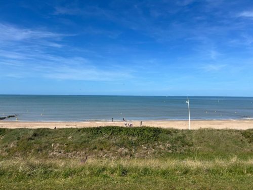 La plateforme de répit a organisé la semaine dernière un séjour aidants-aidés de 4 jours à Cabourg. Ce temps hors du quotidien a permis à chacun de se ressourcer, de partager des moments de convivialité et de renforcer les liens dans un cadre apaisant.