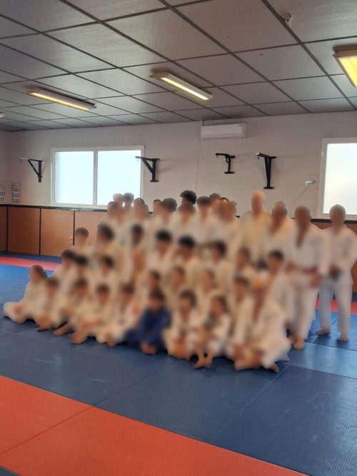 Trois jeunes de l’IME Coallia Tourville ont participé à un stage au judo Club d’Apt encadré par plusieurs professionnels dont le champion olympique Frederic Demontfaucon. Ils sont travaillé le respect l’écoute et la confiance en soi.