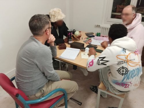 Des jeunes ont travaillé à la réalisation d’une valise escape game avec l’équipe éducative et un intervenant spécialisé. L’objectif était de créer un outil ludique de sensibilisation au tri des déchets. Investis à chaque étape, ils seront les ambassadeurs engagés de ce support pédagogique.