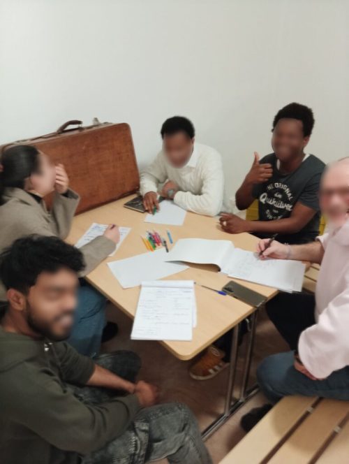 Des jeunes ont travaillé à la réalisation d’une valise escape game avec l’équipe éducative et un intervenant spécialisé. L’objectif était de créer un outil ludique de sensibilisation au tri des déchets. Investis à chaque étape, ils seront les ambassadeurs engagés de ce support pédagogique.
