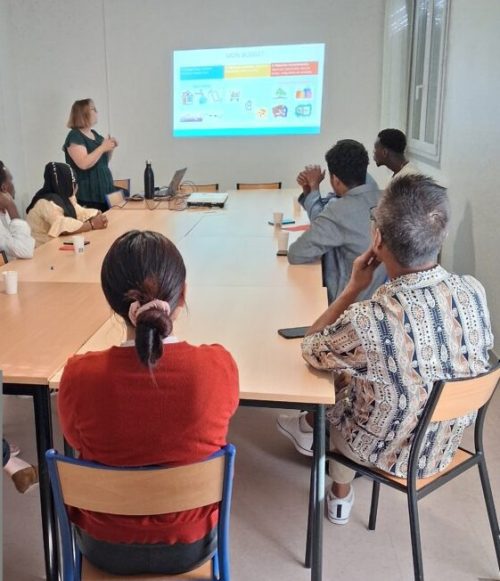 Atelier sur la gestion du budget animé par Natacha Girard de Point Passerelle d’Auxerre. Ce temps d’échange, riche et constructif, a permis d’aborder notamment les assurances obligatoires et de répondre aux questions des participants.